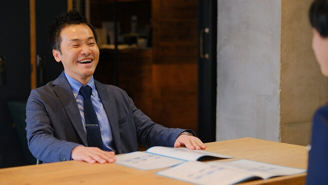 打ち合わせで入る場所を決める様子